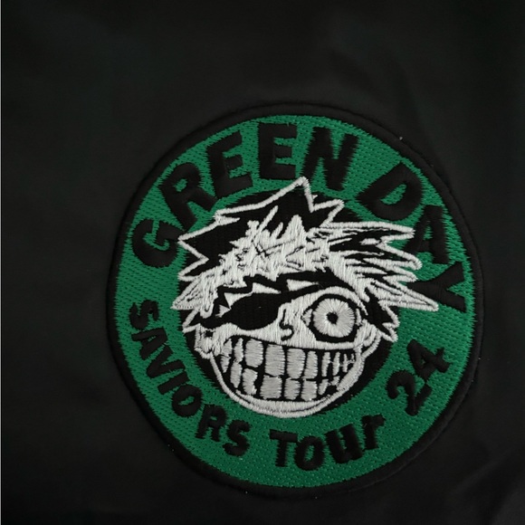 Green Day Saviors Tour 2024 Satin Bomber Jacket - Size Medium NWT - Picture 3 of 7